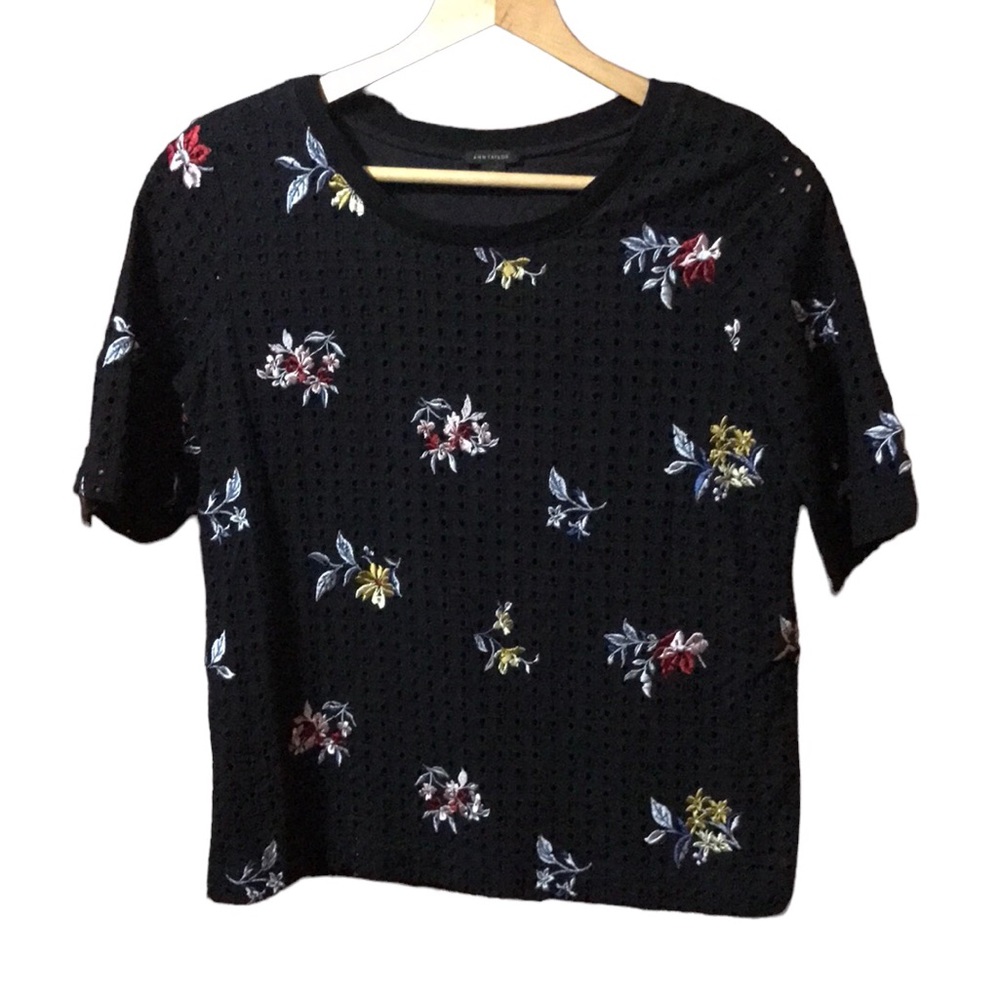 ANN TAYLOR Black Floral Lined Embroidered Shirt Size Small